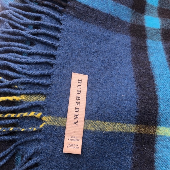 Burberry - Picture 2 of 4